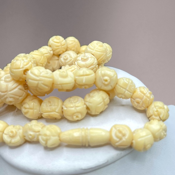 Vintage Carved Horn Necklace - Picture 2 of 13